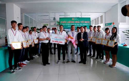 Vinh danh tuyển ĐH Đông Á - Nhà vô địch VUG 2018 KV ĐN!