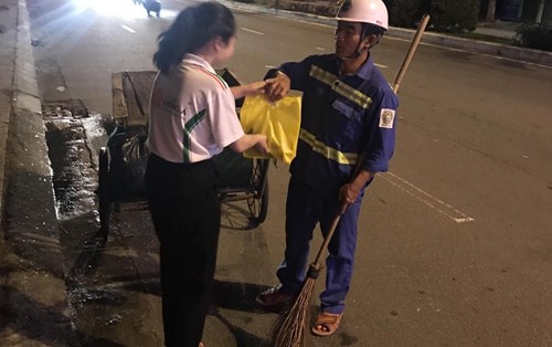 Hoạt động ý nghĩa của CLB Tiên Phong - ĐH Đông Á dịp trung thu