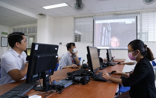 Tập huấn: Khai thác tài nguyên Giáo dục Mở tại ĐH Đông Á