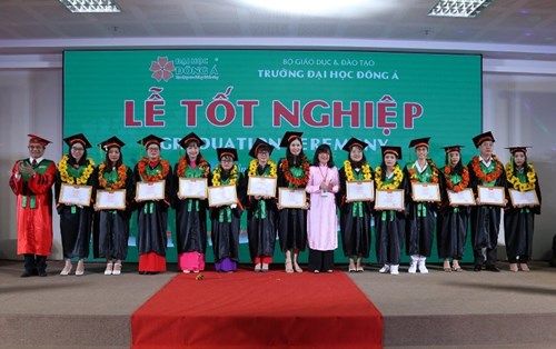 Chúc mừng các tân kỹ sư và cử nhân trong lễ tốt nghiệp và trao bằng 2020 - ĐH Đông Á