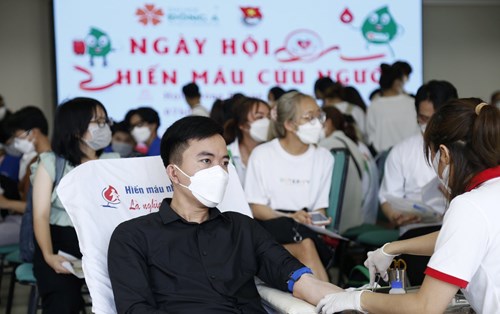Sinh viên Đông Á với Ngày hội hiến máu cứu người