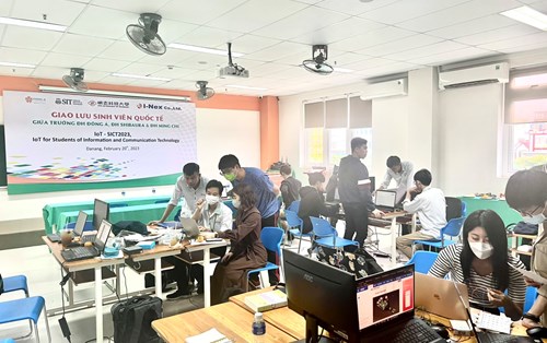 SV Khoa KT Điện - Điện tư và Tự động hóa tham gia Học tập qua dự án toàn cầu