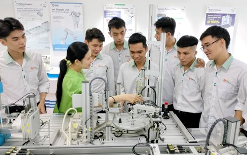 Tiềm năng phát triển ngành Điều Khiển - Tự Động Hóa