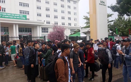 Sinh viên Khóa 2017 đi hoc quân sự