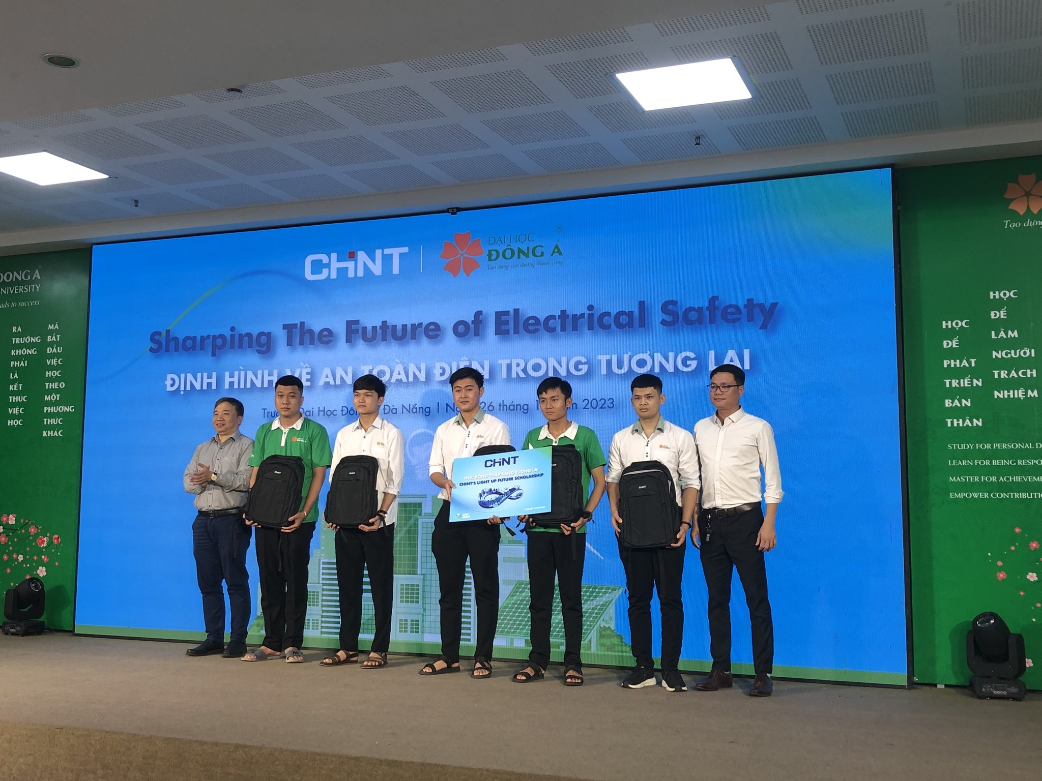 Hội thảo chủ đề "Sharping The Future of Electrical Safety" tại ĐH Đông Á