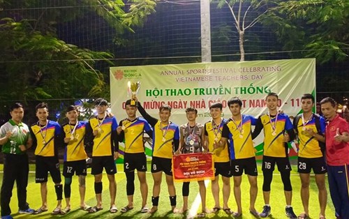 Đội tuyển Bóng đá nam Sinh viên Khoa CNKT Điện Điện tử vô địch Giải bóng đá mừng Hiến chương 2019