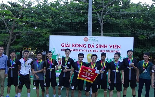 Chúc mừng đội tuyển EE16A1 vô địch giải bóng đá sinh viên Khoa KT Ô tô & Khoa KT Điện-Điện tử