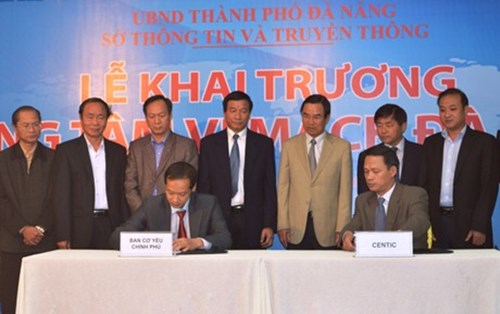 Khai trương Trung tâm vi mạch công lập đầu tiên tại miền Trung