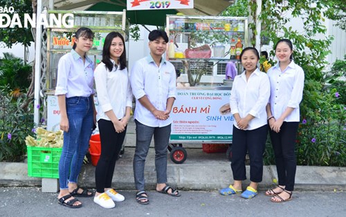 Hoạt động CLB Vì cộng đồng - SV Đông Á