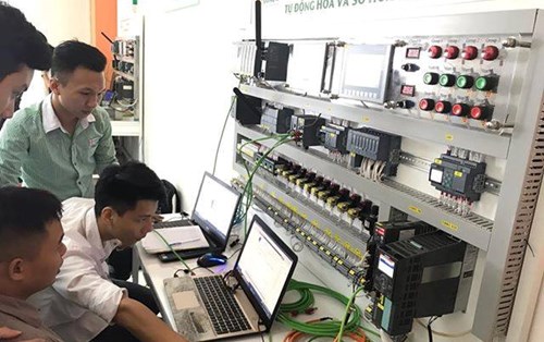 Phòng thí nghiệm PLC mới của Khoa CNKT Điện - ĐH Đông Á