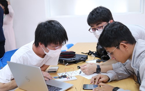 Sinh viên Điện và IT ĐH Đông Á tham gia dự án gPBL 2021 với SV quốc tế